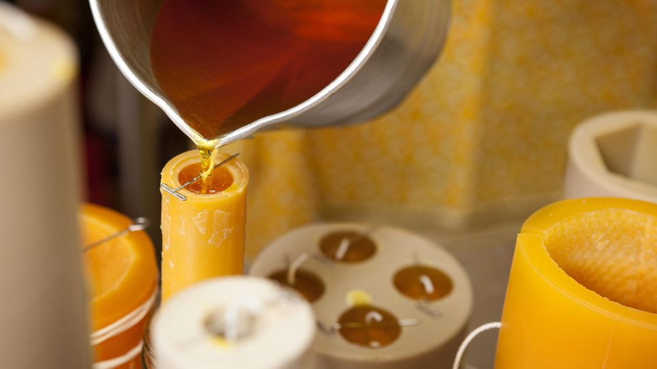 Kerzen aus Bienenwachs herstellen