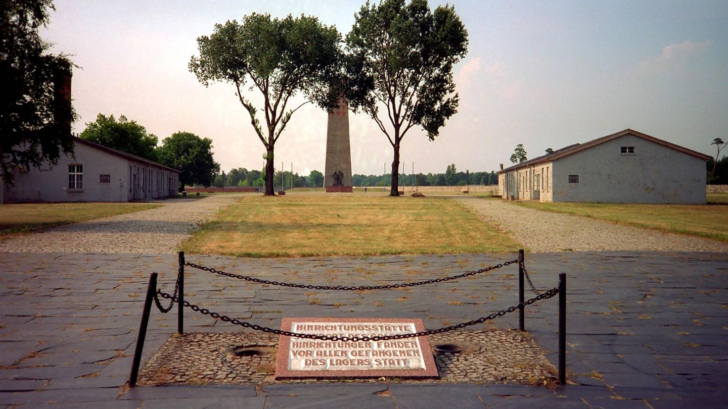 Aktuelle NS-Prozesse: Gedenken an die Opfer des Nationalsozialismus: Hier befand sich im "Dritten Reich" der Galgen des Konzentrationslagers Sachsenhausen Gedenken an die Opfer des Nationalsozialismus: Hier befand sich im "Dritten Reich" der Galgen des Konzentrationslagers Sachsenhausen