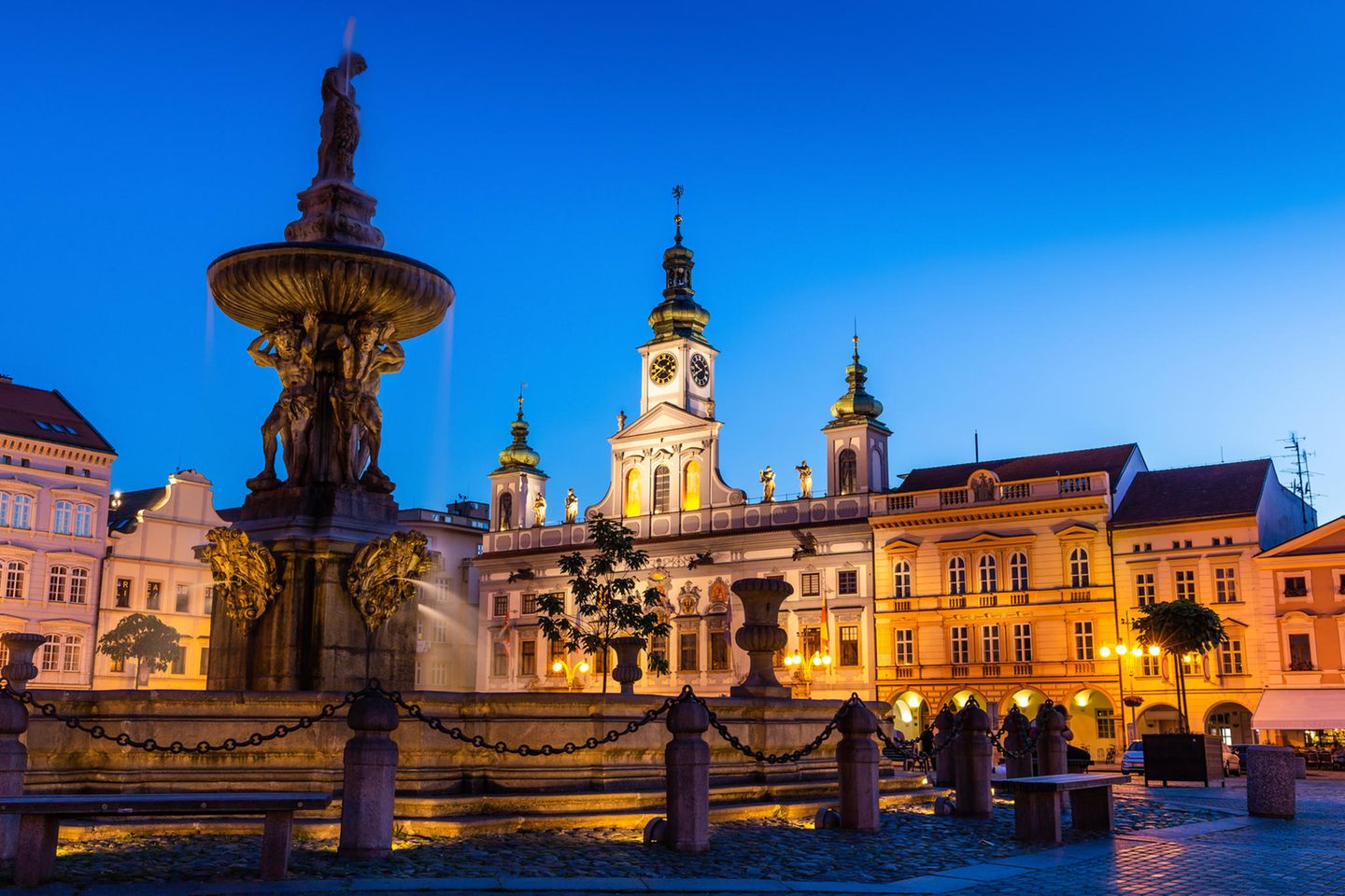 Tschechische Stadt Budweis am Abend