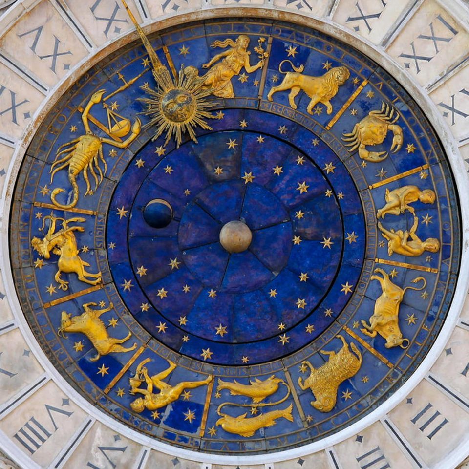 Mechanische Uhren gab es im antiken Römischen Reich natürlich noch nicht, Tierkreiszeichen waren allerdings schon bekannt (hier der Uhrturm von St. Marco in Venedig)