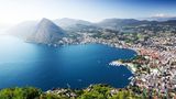 Blick auf die Stadt Lugano und den See im Kanton Tessin