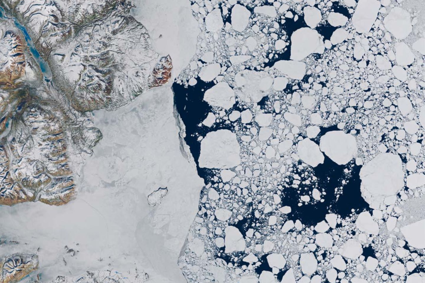 Zerfallende Eisflächen in der Arktis