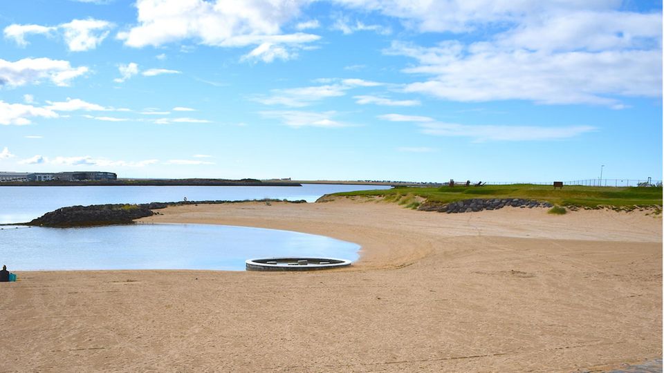 Strand Nauthólsvík  in Reykjavik  Strand Nauthólsvík  in Reykjavik