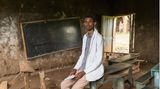 Stand 2021: Kifle Assefa ist Direktor der Grundschule Shomba-Sheika. Wenn sie nicht von der Gemeinde in Stand gesetzt wird, droht die Schließung - und damit für viele Kinder ein Schulweg von bis zu zwei Stunden