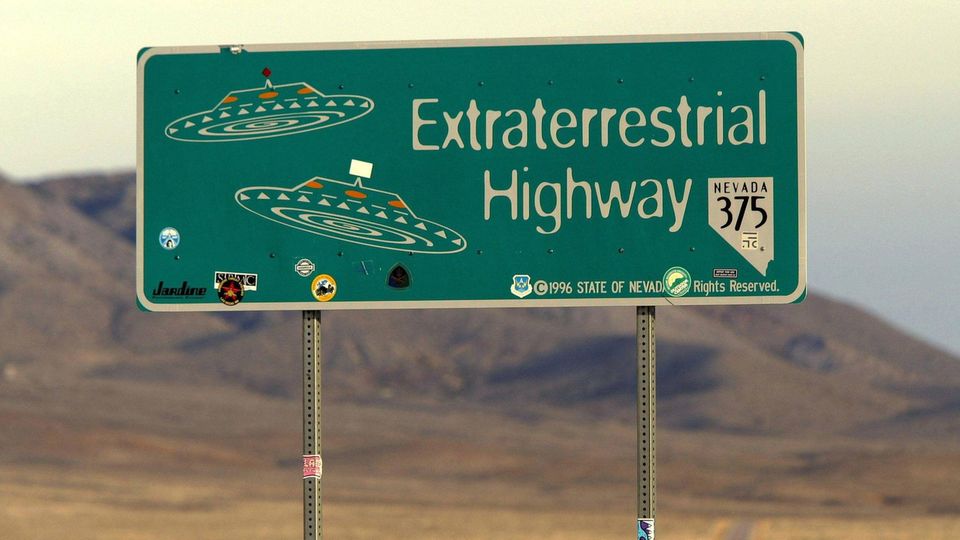 Straßenschild "Extraterrestrial Highway" in Rachel, Nevada