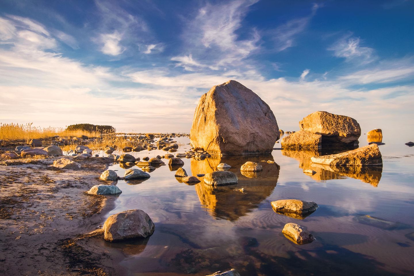 Bucht von Käsmu Findlinge auf Kasmu, Halbinsel im Lahemaa Nationalpark