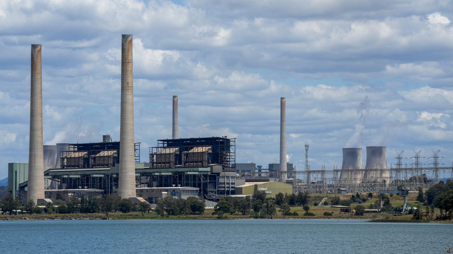 Wärmekraftwerke Liddell Power Station (l.) und Bayswater Power Station: Australien will am Geschäft mit der Kohle festhalten – noch jahrzehntelang