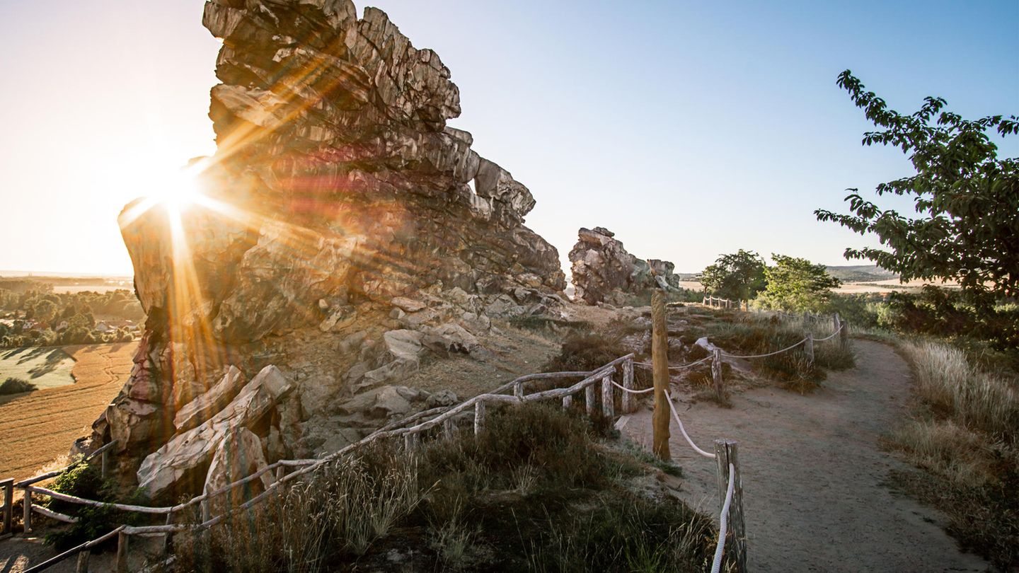 Sonnenaufgang an der Teufelsmauer im Harz