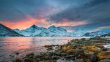 Lyfjord auf der Insel  Kvaløya in Norwegen