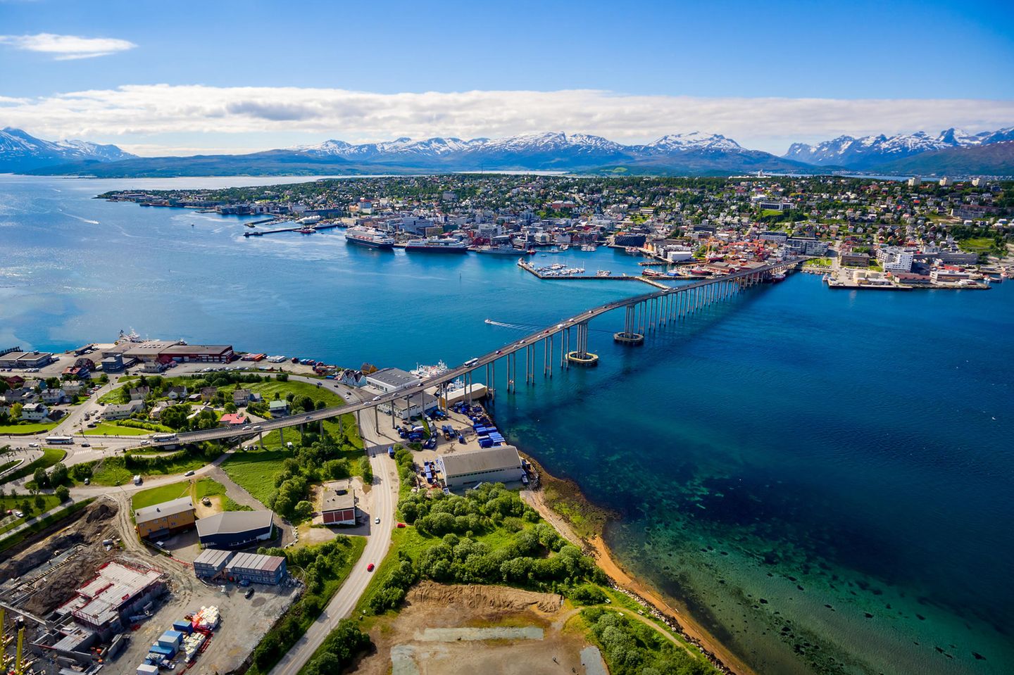 Die Brücke von Tromso in Norwegen