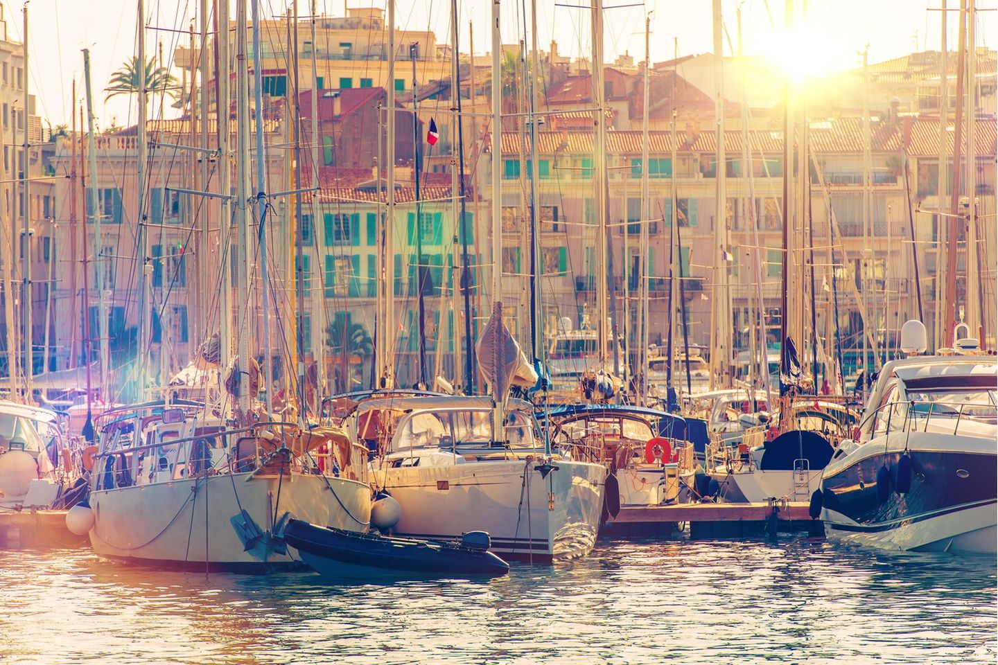 Segelyachten im Hafen von Cannes