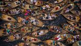 Bangladesh: Boote auf dem verschmutzten Fluss Buriganga