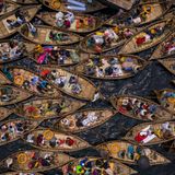 Bangladesh: Boote auf dem verschmutzten Fluss Buriganga