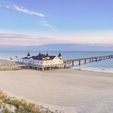 Strand von Kaiserbad Ahlbeck mit Seebrücke