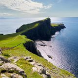 Blick auf Neist Point und den bekannten Leuchtturm auf der Isle of Skye