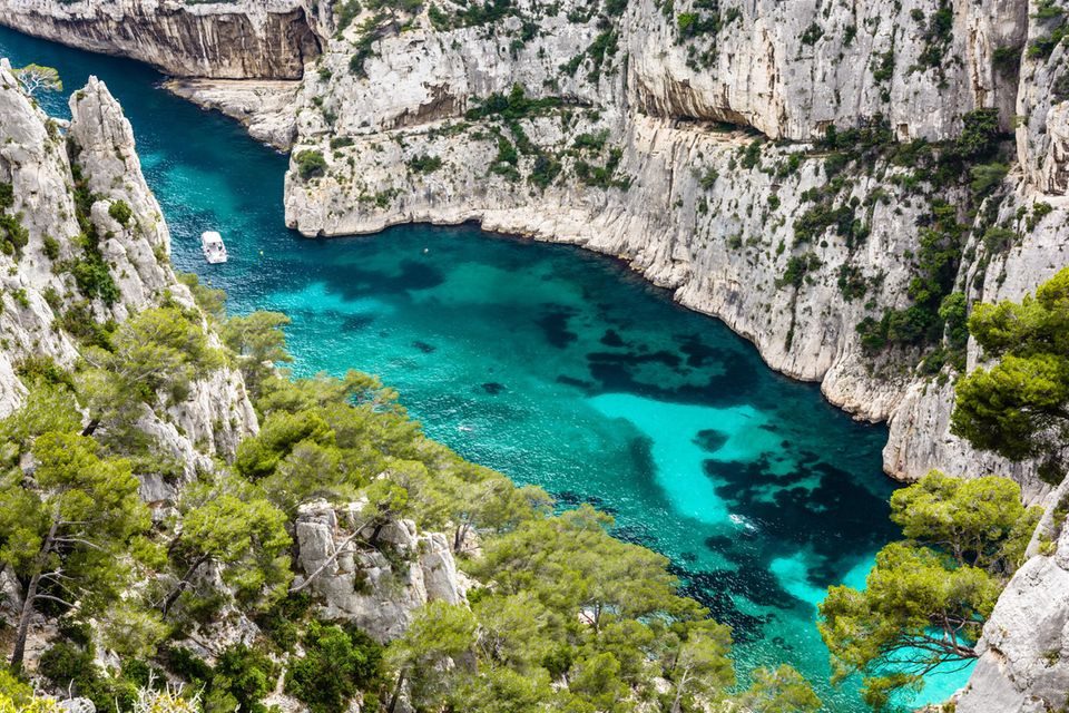 Blick von oben auf die Badebucht von Calanque d'En-Vau, Calanques-Nationalpark 1.5004
