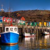 Bunte Hummerbuden im Hafen von Helgoland