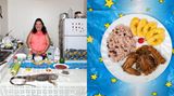 Maria Luz Fedric  Leguan mit Reis und Bohnen (Rezept siehe unten)      Sie wuchs auf einer honduranischen Insel auf, heute lebt Maria Luz Fedric mit ihrem Mann auf den Cayman Islands, dort führte die 53-Jährige lange ein Fischrestaurant. Damit ihre Enkel ihre honduranischen Wurzeln nicht vergessen, kocht sie den beiden gern dieses Festgericht: Leguan mit Reis und Bohnen Honduras  Wie man einen Leguan küchenfertig zubereitet, sollten Sie sich von Frau Fedric erklären lassen (in Europa wäre jedenfalls Kaninchen eine gangbare Alternative).      Das gehackte Gemüse (grob: grüne Paprika, Sellerie, fein: Knoblauch, scharfe und süße Chilies) und das grob zerteilte Fleisch getrennt zurückhaltend würzen: Frau Fedric benutzt Liquid Aminos, eine salzarme Sojasoßen-Variante. Das Gemüse in einer tiefen Pfanne andünsten, das Fleisch dazulegen und anbraten. Thymian dazu, Deckel drauf und 30 Minuten schmurgeln lassen, schließlich Kokosmilch hinzufügen und alles in weiteren15 Minuten garziehen lassen. Bohnen und Reis in Kokosmilch garen. Dick und längs geschnittene Kochbananen goldbraun braten und alles servieren. Buen provecho!