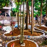 Daraus bauen sie Mauern und Einfassungen für Blumenbeete.