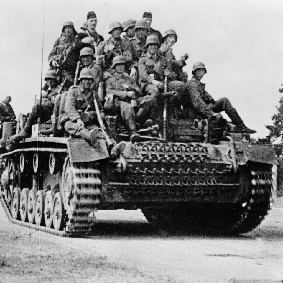 Technisiert und hochaufgerüstet, so präsentierte die NS-Führung die deutsche Wehrmacht (Propagandabild von 1941). Dabei waren die deutschen Truppen keineswegs die "beste Armee der Welt", wie es lange hieß