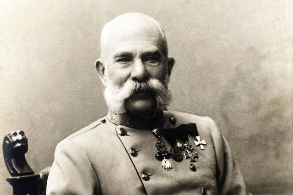 Sieben Jahrzehnte lang herrscht Franz Joseph I. (1848–1916) über die Donaumonarchie  0.6489