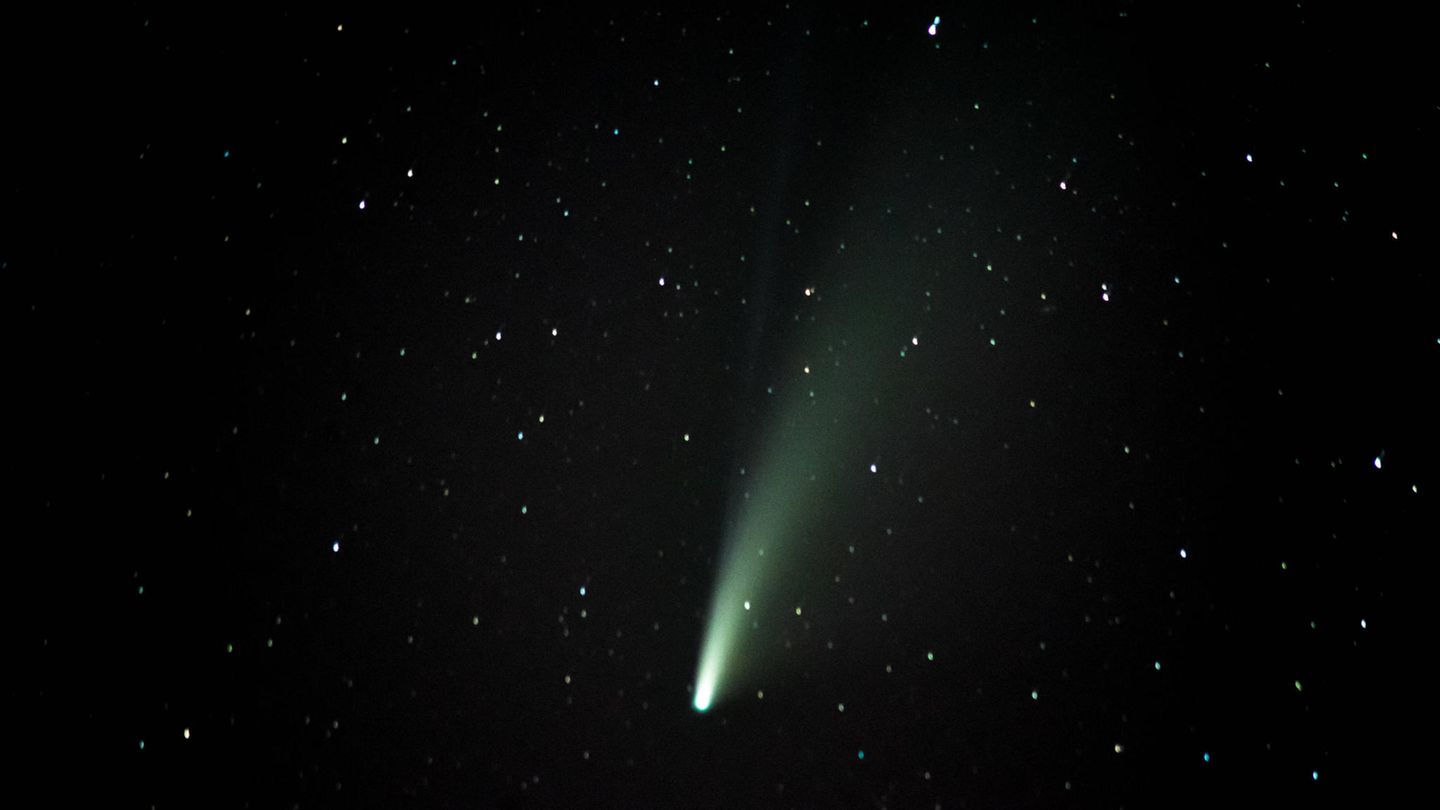 2020 war Komet Neowise über Europa zu sehen. Wenn das Wetter mitspielt läßt sich Komet Leonard am Dezemberhimmel beobachten