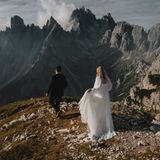 Wedding Photographer of the Year: Atemberaubende Berge, wunderschöne Fjorde – die raue Landschaft Skandinaviens bietet die perfekte Kulisse für die Hochzeitsfotos von Cristin Eide. Die norwegische Fotografin verbringt ihre Zeit am liebsten in der wundervollen Natur Skandinaviens.