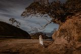 Eine mystische Atmosphäre hüllt sich um dieses Brautpaar, welches von der italienischen Fotografin Olga Franco festgehalten wurde. Ihre Bilder haben etwas märchenhaftes und sie weiß, wie sie Paare perfekt in einer Landschaft inszeniert.
