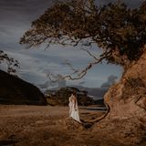 Eine mystische Atmosphäre hüllt sich um dieses Brautpaar, welches von der italienischen Fotografin Olga Franco festgehalten wurde. Ihre Bilder haben etwas märchenhaftes und sie weiß, wie sie Paare perfekt in einer Landschaft inszeniert.