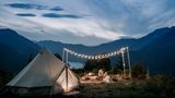 Steve Stemmler und seine Frau Tara fotografieren Hochzeiten seit 2010. Die kanadischen Fotografen. Die beiden sind sehr naturverbunden und verbringen die meiste Zeit damit, zu wandern oder an einem schönen Plätzchen ihr Zelt aufzuschlagen – dabei entdecken sie immer wieder wundervolle Landschaften für ihre Fotografien.