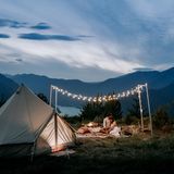 Steve Stemmler und seine Frau Tara fotografieren Hochzeiten seit 2010. Die kanadischen Fotografen. Die beiden sind sehr naturverbunden und verbringen die meiste Zeit damit, zu wandern oder an einem schönen Plätzchen ihr Zelt aufzuschlagen – dabei entdecken sie immer wieder wundervolle Landschaften für ihre Fotografien.