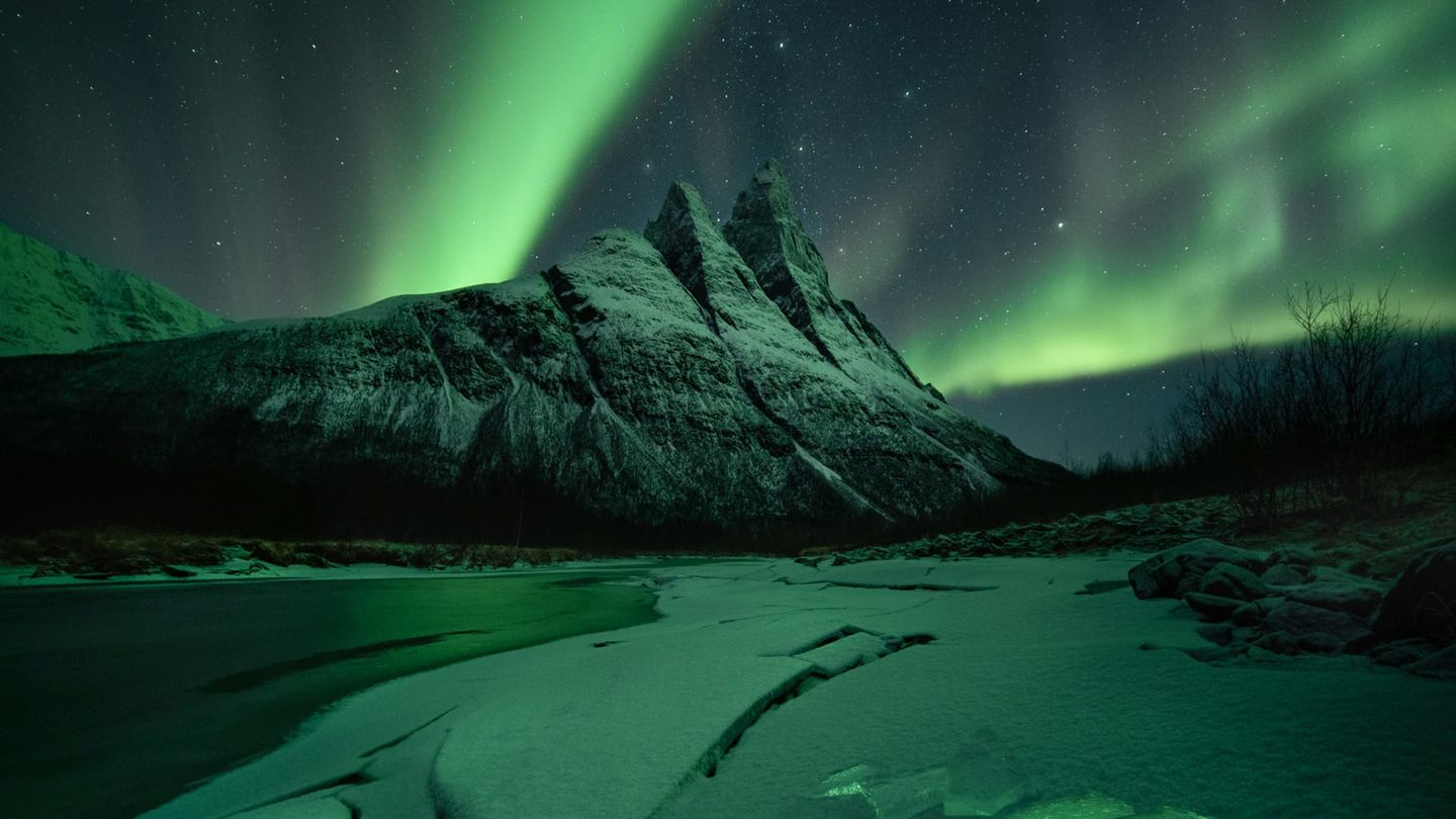 NORTHERN LIGHTS PHOTOGRAPHER OF THE YEAR