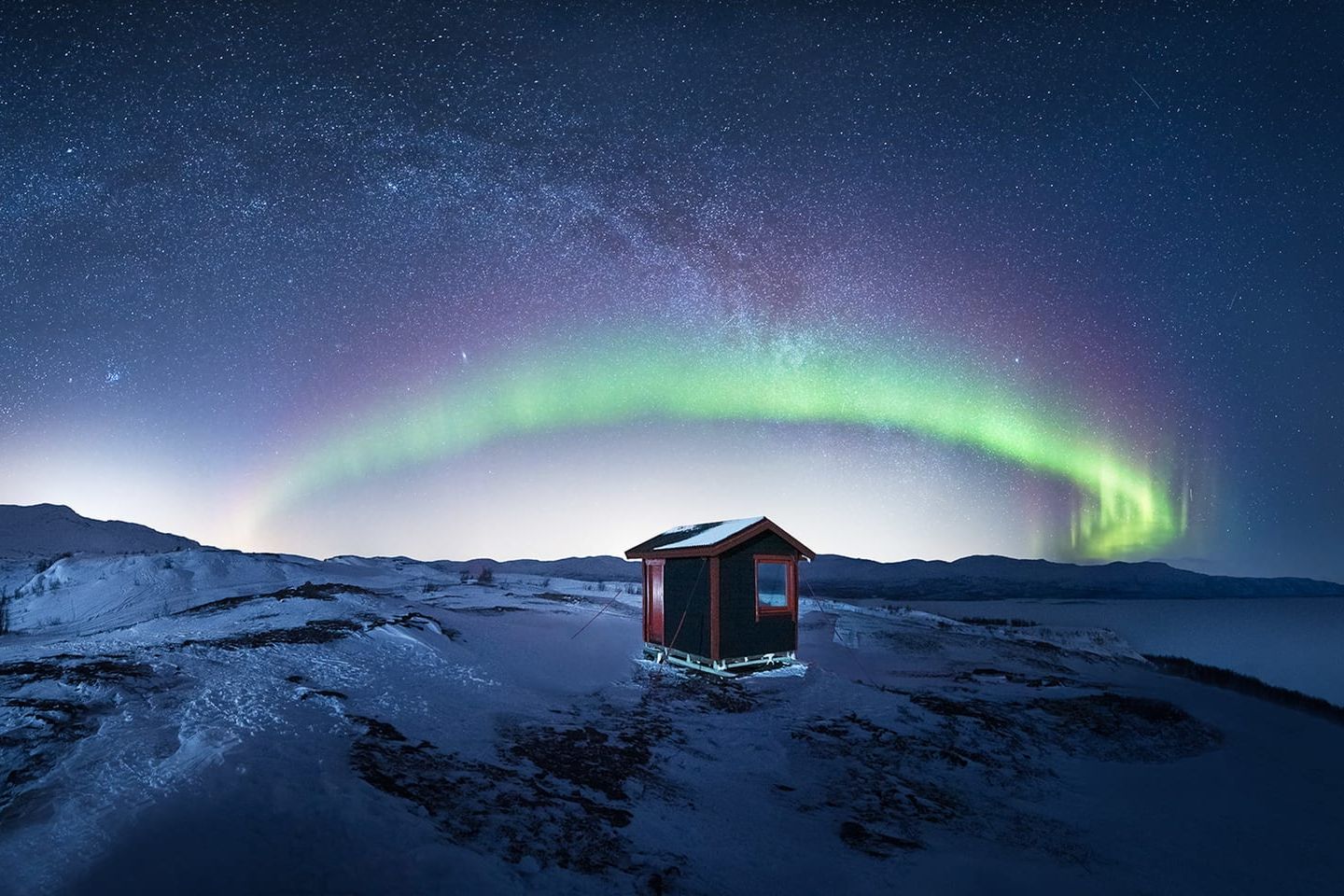 Nordlichter über der Milchstraße NORTHERN LIGHTS PHOTOGRAPHER OF THE YEAR