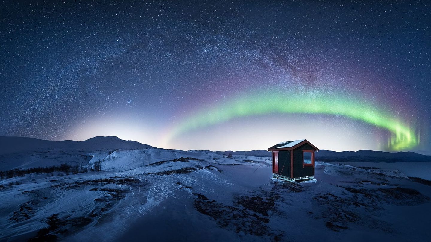Nordlichter über der Milchstraße NORTHERN LIGHTS PHOTOGRAPHER OF THE YEAR