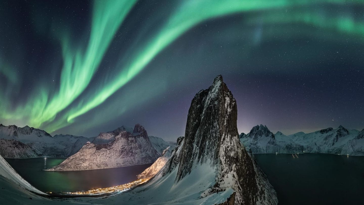 NORTHERN LIGHTS PHOTOGRAPHER OF THE YEAR