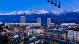 Blick auf das winterliche Grenoble und die Seilbahn