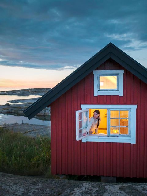 In der idealisierten Hygge-Welt werden alle möglichen Elemente des Nordens vermengt: von Kerzen, Gebäck, Möbeln bis zu "falunroten" Schwedenhäusern Nordromantik