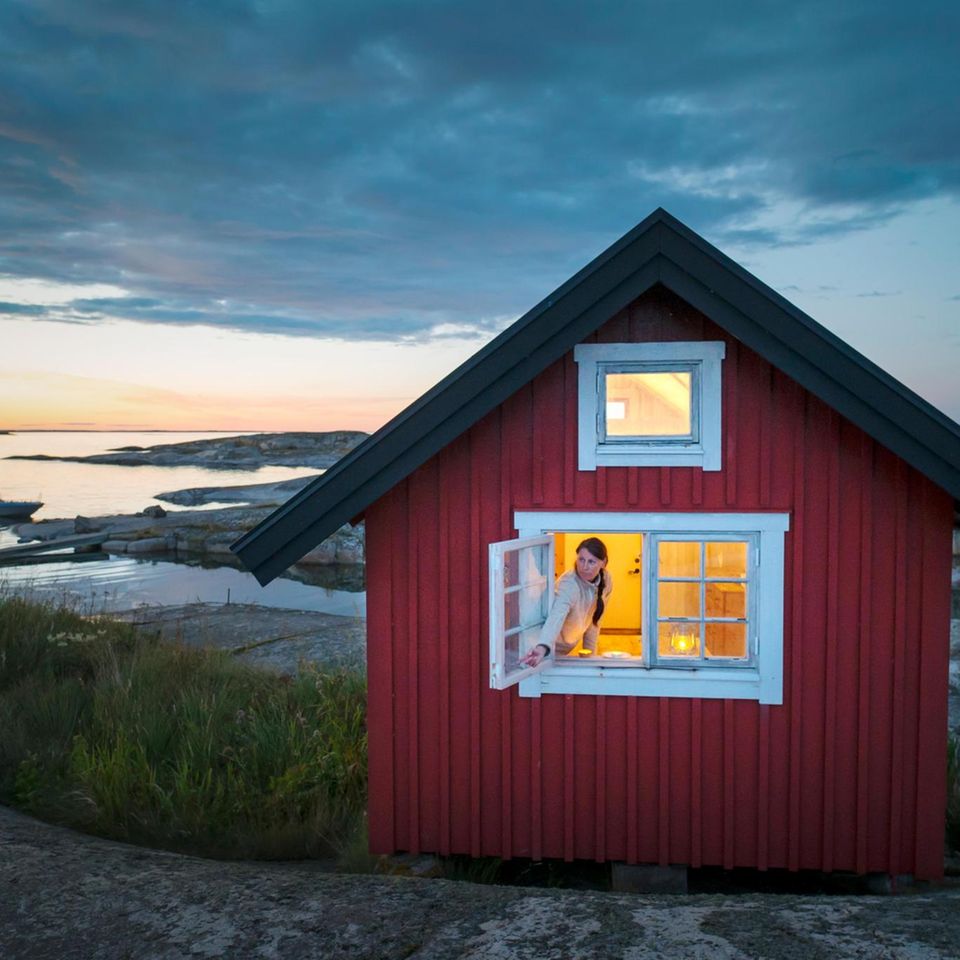In der idealisierten Hygge-Welt werden alle möglichen Elemente des Nordens vermengt: von Kerzen, Gebäck, Möbeln bis zu "falunroten" Schwedenhäusern Nordromantik