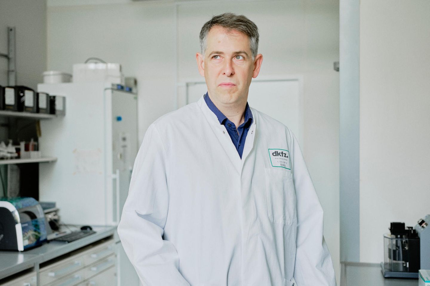 Stefan Pfister ist einer der Direktoren des Hopp-Kinder­tumorzentrums in Heidelberg. Dort werden Teile von Krebsgeschwüren im Detail untersucht