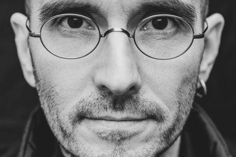 Mark Benecke ist nicht nur Kriminalbiologe. Er ist auch Buchautor, Wissensvermittler, Schauspieler, Politiker und vieles mehr