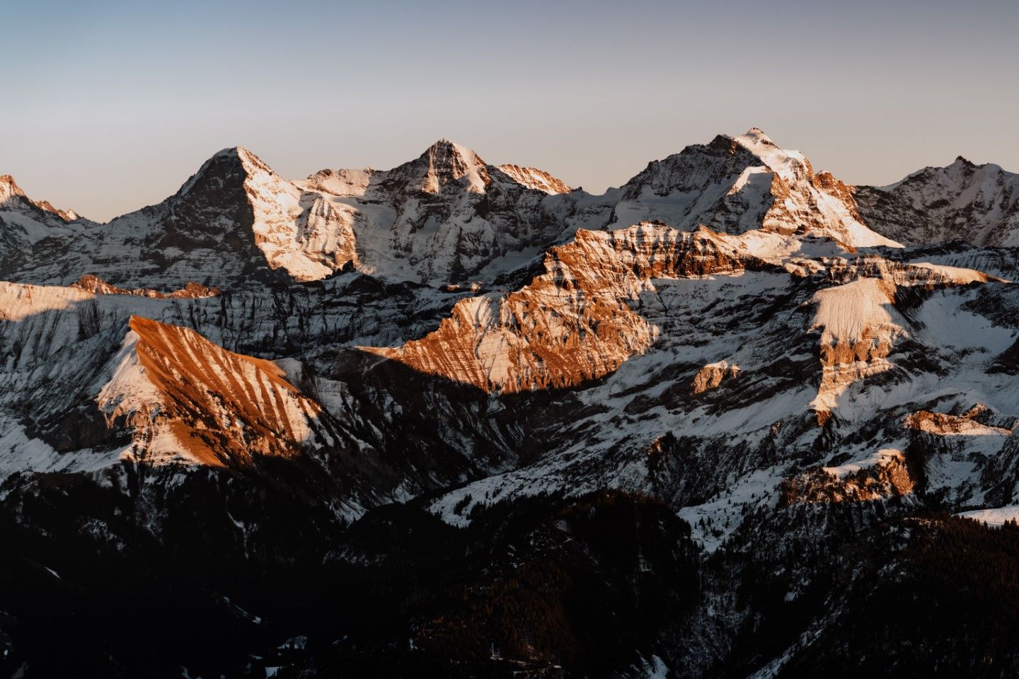 GEO LESERFOTO: 28.12.2021 "Eiger, Mönch und Jungfrau im Abendlicht." Kamera: Sony Alpha R, Objektiv Sony FE 24-70mm f/2.8 GM Mehr Fotos von Jennifer Pitton 28.12.2021 "Eiger, Mönch und Jungfrau im Abendlicht." Kamera: Sony Alpha R, Objektiv Sony FE 24-70mm f/2.8 GM Mehr Fotos von Jennifer Pitton