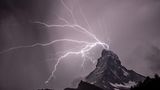 29.12.2021  "Gewitter am weltberühmten Matterhorn"  Kamera: Canon EOS 5D Mark IV / Objektiv: Canon EF 24-105mm f/4.0  Mehr Fotos von Sandra Casutt 