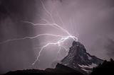 29.12.2021  "Gewitter am weltberühmten Matterhorn"  Kamera: Canon EOS 5D Mark IV / Objektiv: Canon EF 24-105mm f/4.0  Mehr Fotos von Sandra Casutt 