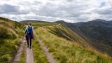 Wanderin in den Highlands im Cairngorms Nationalpark