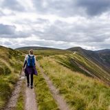 Wanderin in den Highlands im Cairngorms Nationalpark