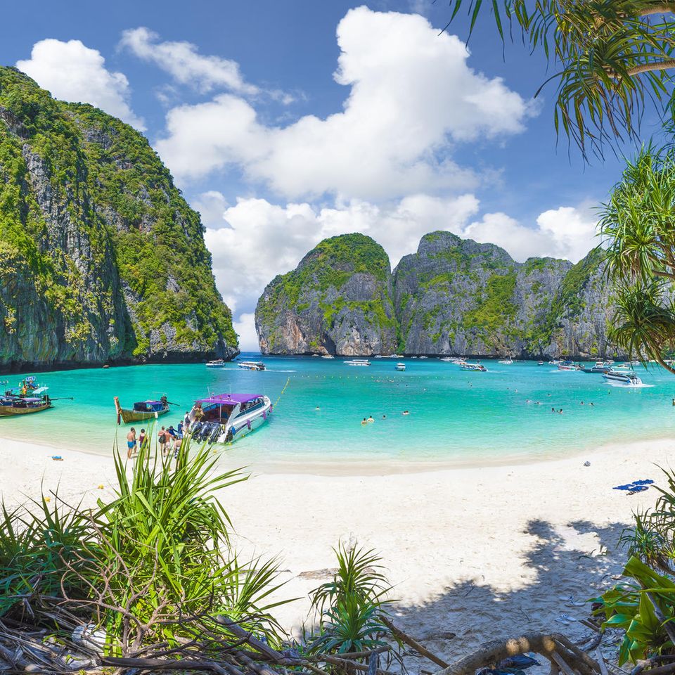 Der Maya Strand aus "The Beach" auf der thailändischen Insel Ko Phi Phi Leh