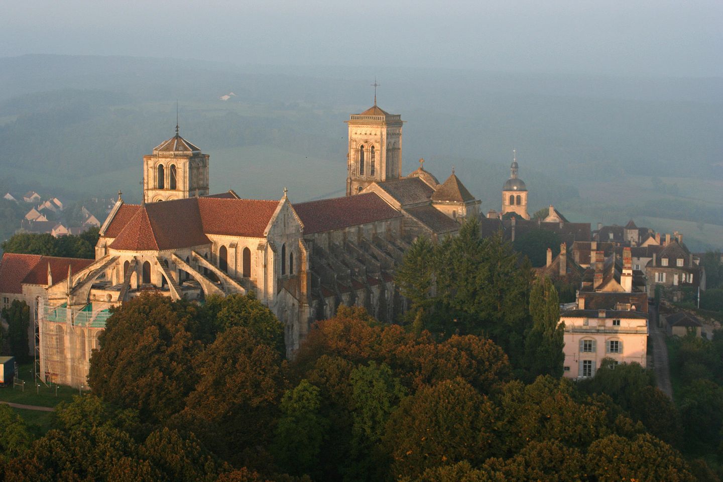Basilika von Vézelay bei Sonnenuntergang