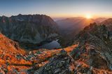 Sonnenuntergang und Blick über die Bergwelt der Kleinen Fatra in der Slowakei