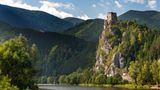 Die Burg Strecno thront auf einem Felsen, Slowakei