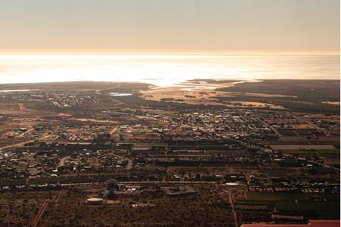 Blick über eine Kleinstadt an der australischen Westküste